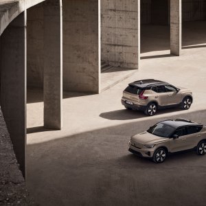 Volvo XC40, EX40 и EC40 версии Black Edition 2024 год